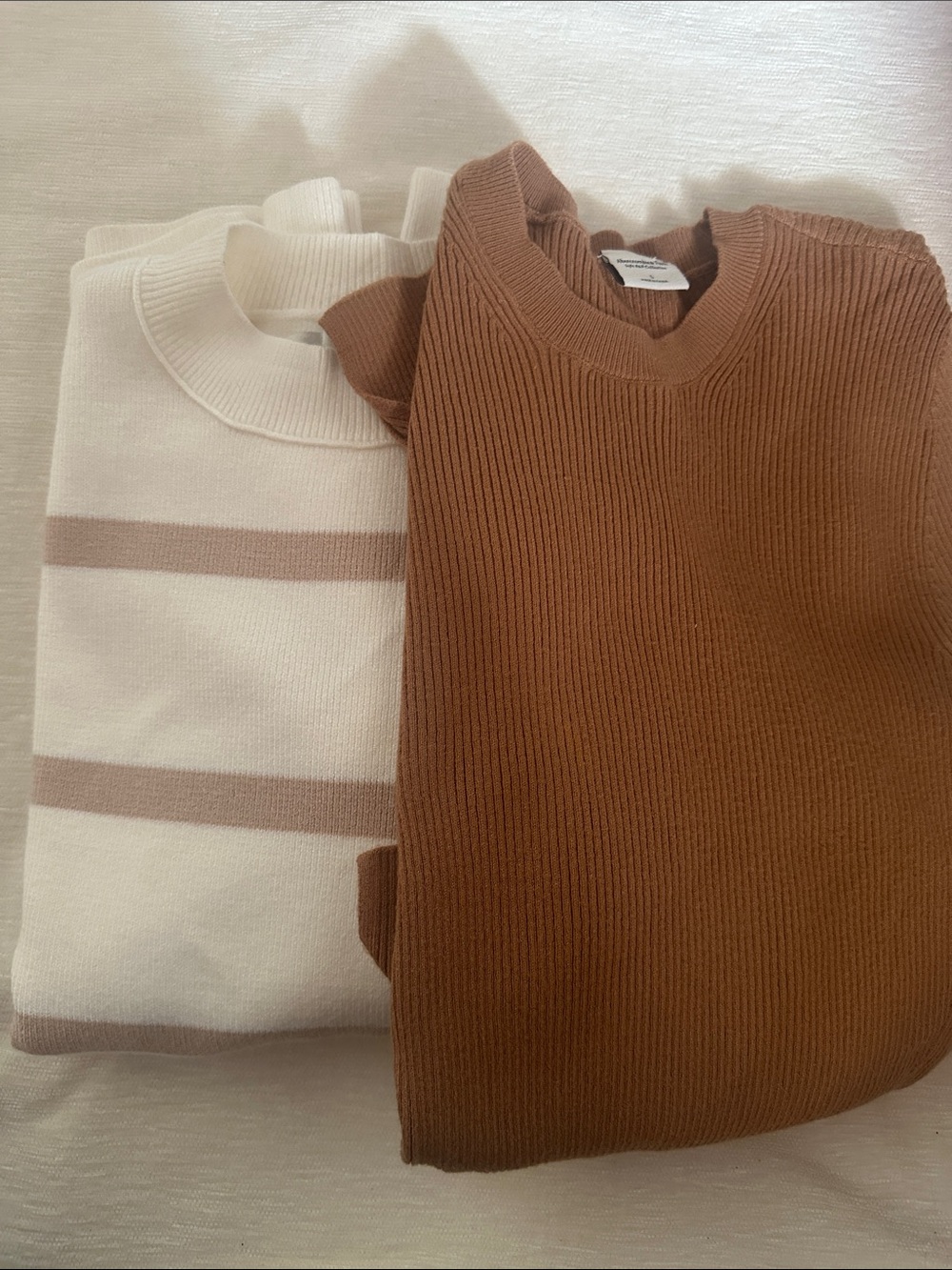 Abercrombie & Fitch White Crewneck Sweater with Light Beige Stripes